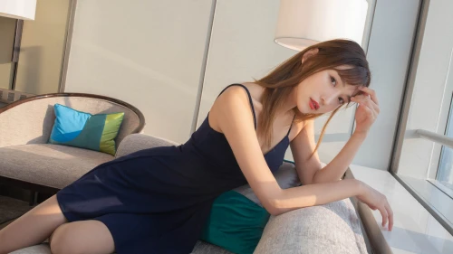 室内窗边休闲女郎 室内场景 窗边 休闲姿态 4K