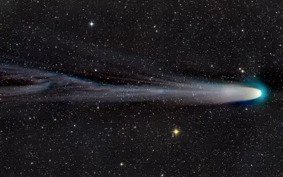 彗星穿越星空 宇宙 彗星 星空 1080P