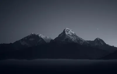 夜空下的雪山 夜晚 星空 雪山 4K