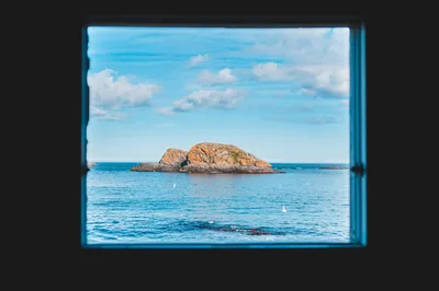 海景窗框 海洋 岩石 蓝天 2K