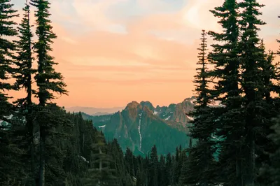 山间日落 自然风光 日落 山脉 4K