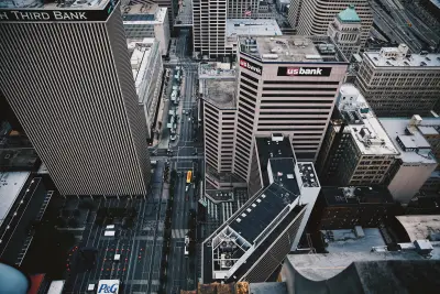 城市天际线 高楼大厦 现代都市 灰色调 4K